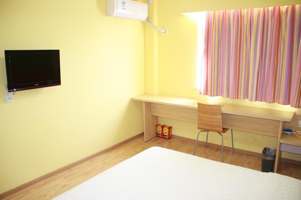 7Days Inn Foshan Qiandeng Lake Nangui Road Subway Station Экстерьер фото